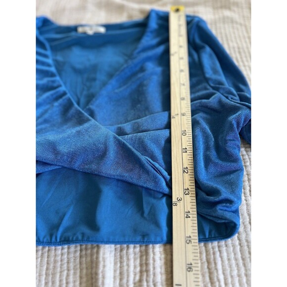 Remi x Revolve Niki Twist Front Stretch Crop Top Women Sz 1X Blue Slinky‎ V-Neck - Picture 7 of 12